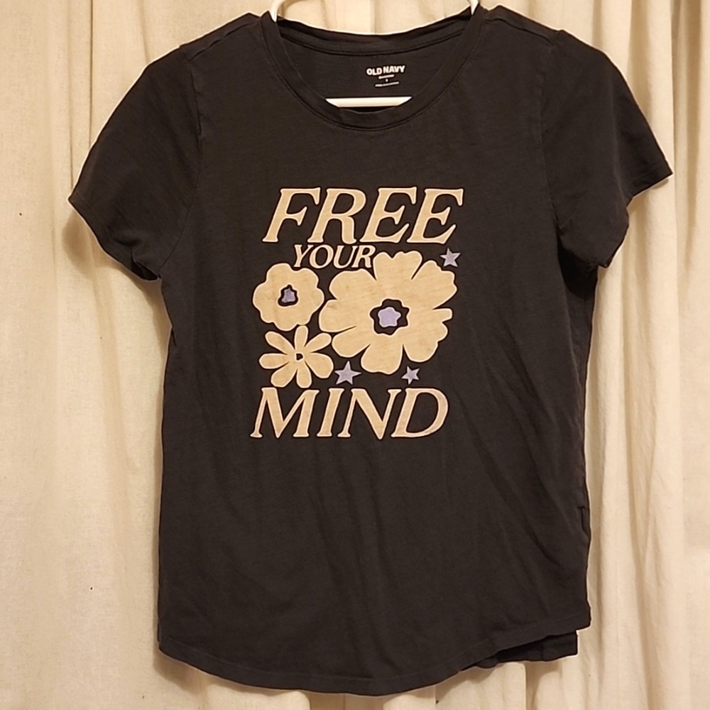 Old Navy “Free Your Mind” graphic t-shirt in black, size small.